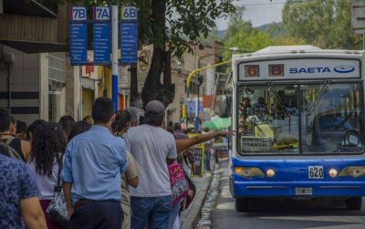 Habr� colectivos, se levant� el paro de transporte