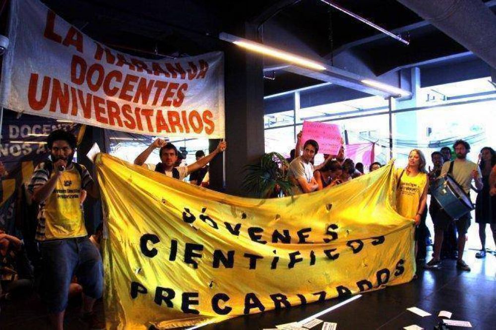 Investigadores tomaron el Ministerio de Ciencia contra el recorte en el Conicet 