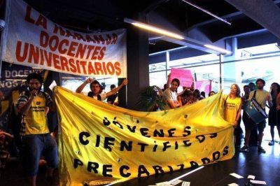 Investigadores tomaron el Ministerio de Ciencia contra el recorte en el Conicet 