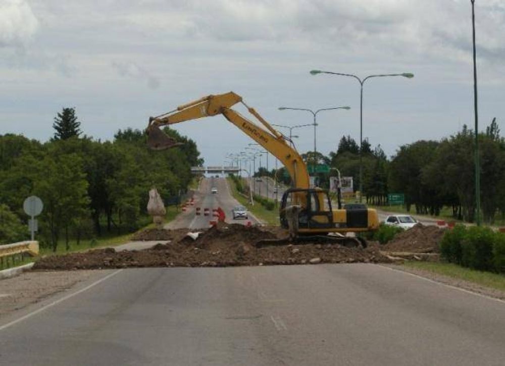 Finaliz� la excavaci�n del t�nel debajo de Autopista Santos Ortiz