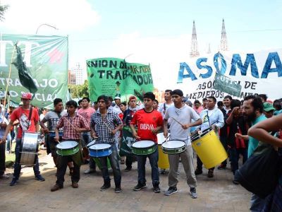 Tras una falsa promesa de reuni�n, productores hort�colas protestaron en la municipalidad