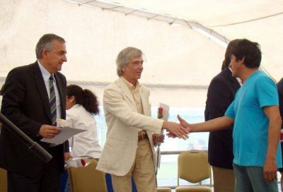 Ledesma entreg� viviendas en el barrio El Encuentro de El Talar