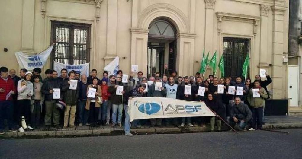 M�s despidos en Radio Nacional