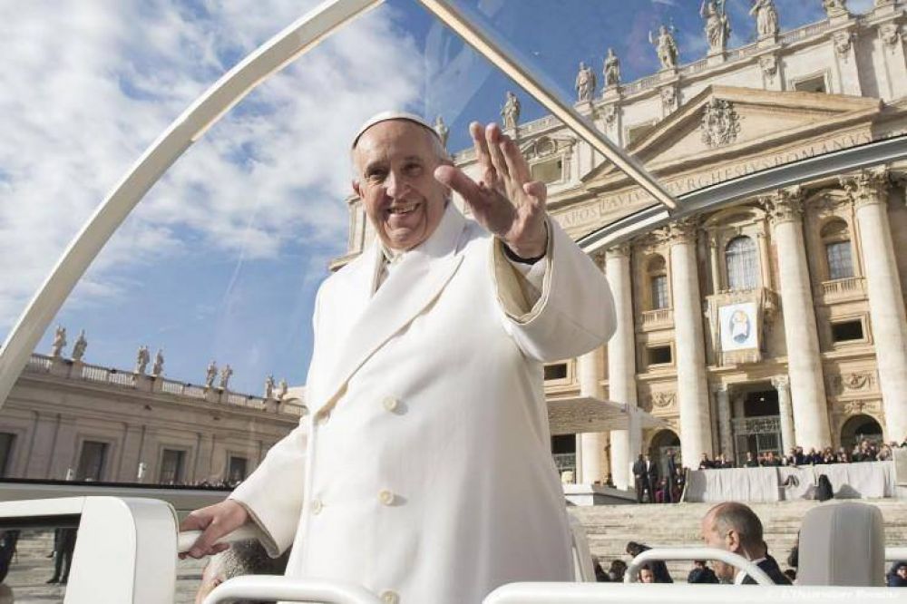 El Papa visita por sorpresa el Pontificio Consejo para la promoci�n de la nueva evangelizaci�n