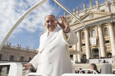 El Papa visita por sorpresa el Pontificio Consejo para la promoci�n de la nueva evangelizaci�n