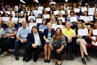 M�s de 250 licenciados en enfermer�a y camilleros ya se recibieron en San Fernando