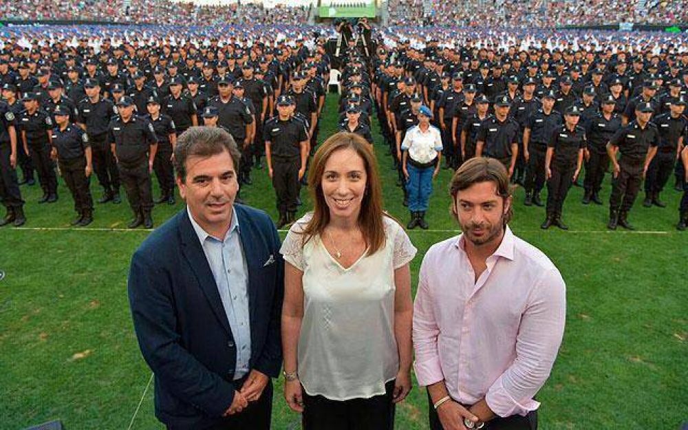 Vidal anunci� bono de $2500 para polic�as que patrullan las calles