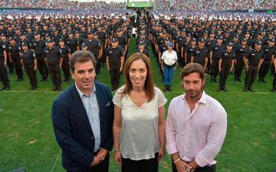 Vidal anunci� bono de $2500 para polic�as que patrullan las calles