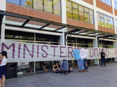 Sigue la toma del Ministerio de Ciencia y Tecnolog�a contra el recorte presupuestario