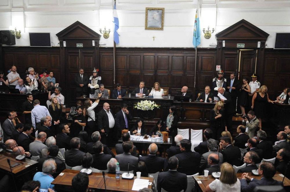 La UCR impuso las contrataciones directas