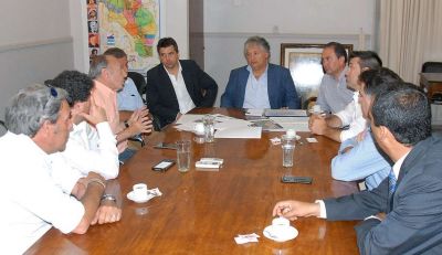 Vicegobernador recibi� a empresarios que tienen intenciones de sumar vuelos a la provincia