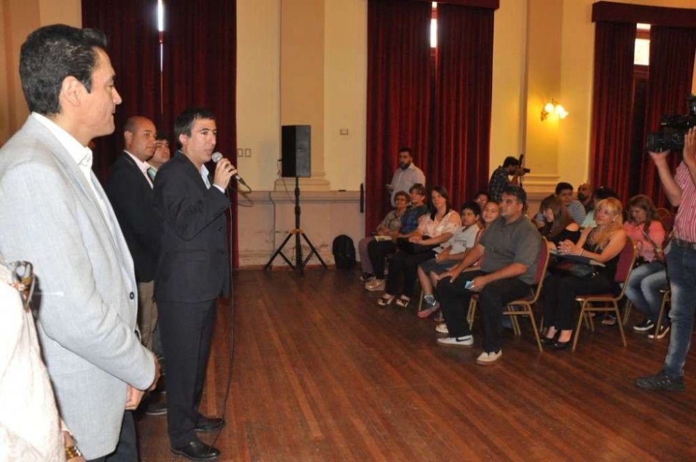 El gobierno provincial realiz� nuevas entregas de escrituras a 205 familias riojanas