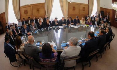 La gobernadora en reuni�n en la Rosada por Ganancias