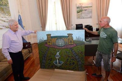 El artista Burone Risso le regal� un cuadro al intendente Andreotti