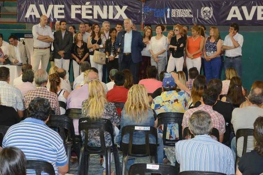 Alberto entreg� un bono a 2042 municipales de Pueyrred�n y Pringles