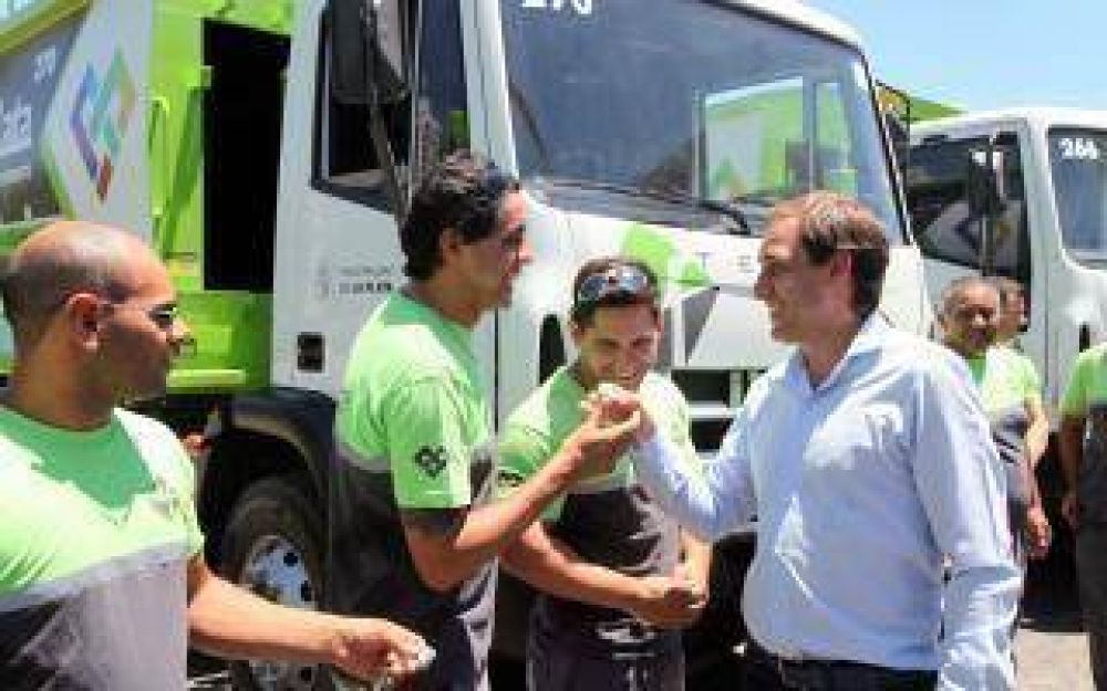 La Plata: Garro present nueva flota de camiones recolectores de residuos