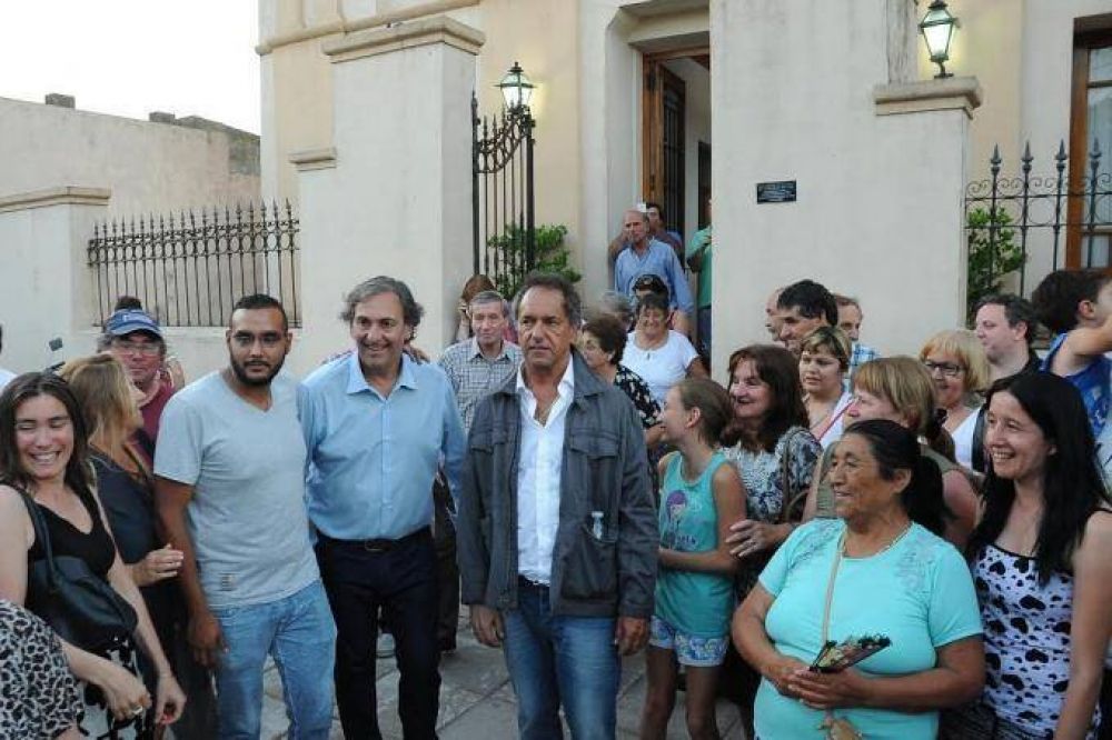 Scioli retom� sus recorridos por la Provincia y denunci� que el gobierno �enga�o� al pueblo