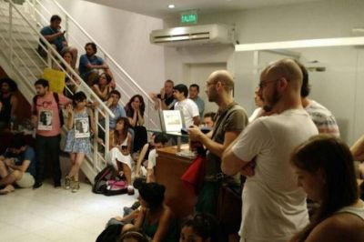 Desde la UNLP se meten en el conflicto del CONICET y exigen la reincorporaci�n de investigadores