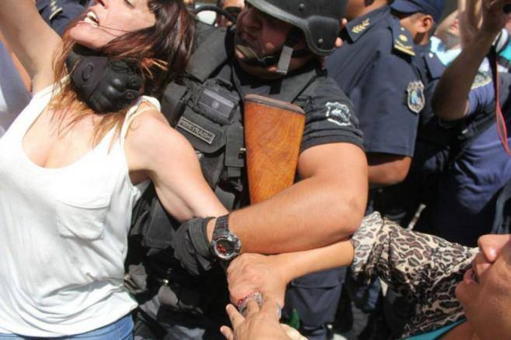 La polica de Morales reprimi a diputados que quisieron ver el juicio a Milagro Sala