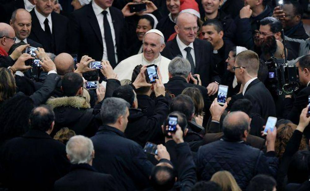 Felicitaciones del Papa a los empleados vaticanos y elogio del trabajo