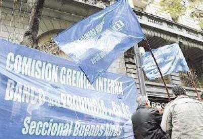Bancarios logr� forzar acuerdo con entidades privadas y el BCRA