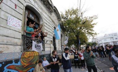 Hay casi tres denuncias diarias por tomas de inmuebles en la Ciudad