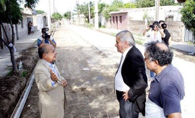 El Intendente Infante visit� la obra de pavimento que se ejecuta en el barrio 8 de Abril