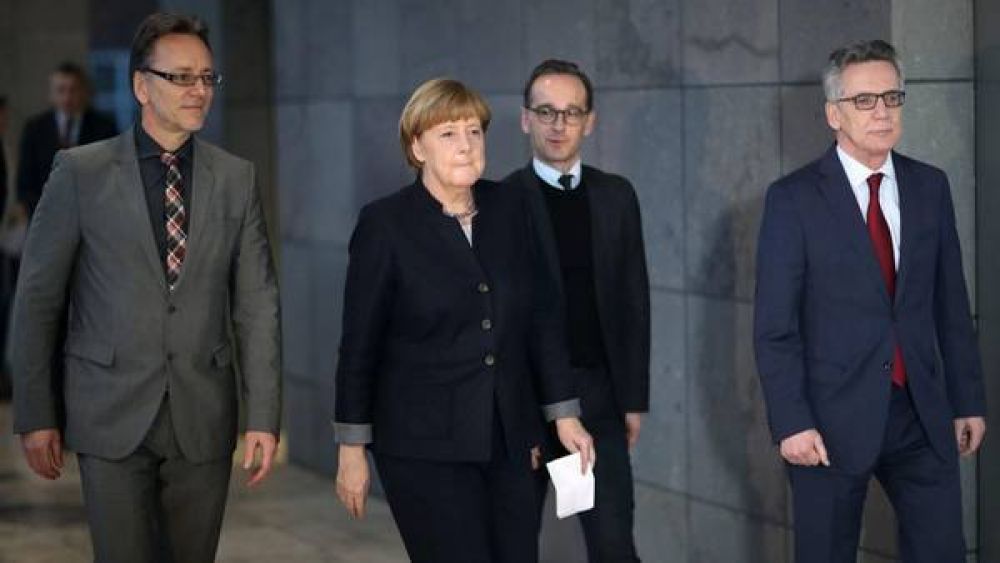 Ola de crticas contra Merkel y la polica por el atentado en Berlin