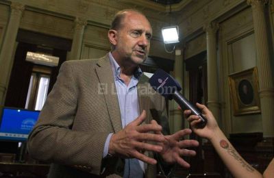 Perotti pidi� la incorporaci�n de los becarios del Conicet