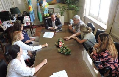 Entregaron un subsidio a la Sala Abierta de Lectura para la finalizaci�n del SUM