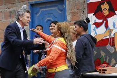 En v�speras de Navidad, Macri visita Los Piletones