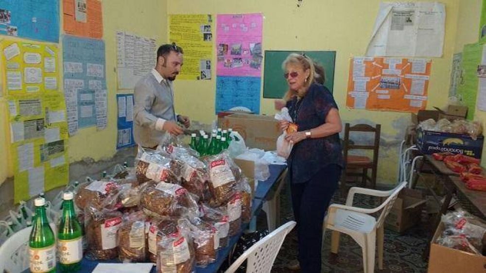 El PJ entreg� bolsas navide�as a familias carenciadas
