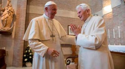 Francisco visita a Benedicto XVI por la Navidad