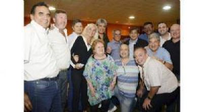 Fue en Jos� C. Paz, en donde Mario Ishii tambi�n junt� a Eduardo Duhalde, Chiche Duhalde, Jes�s Cariglino. �Lista paralela del PJ en 2017?