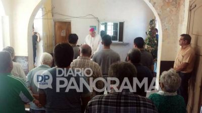 El obispo de A�atuya visit� a presos por la Navidad