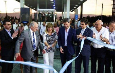 Abri� estaci�n de servicios para el sector camionero