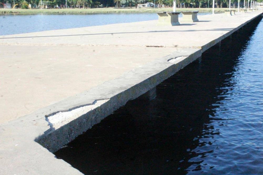 El espig�n de la Laguna de G�mez podr�a ser demolido por su estado estructural