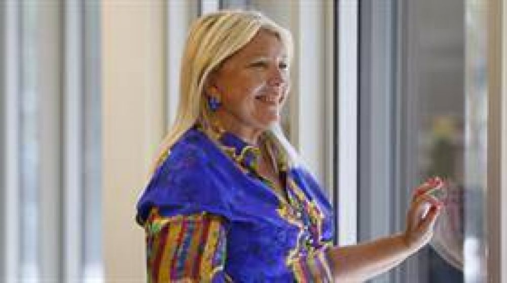Elisa Carri�, tras la salida de Alfonso Prat-Gay: 