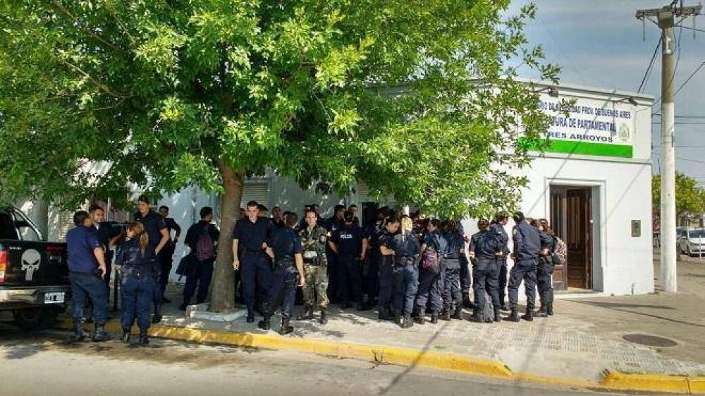 Arrib� un contingente de polic�as para el Operativo Sol