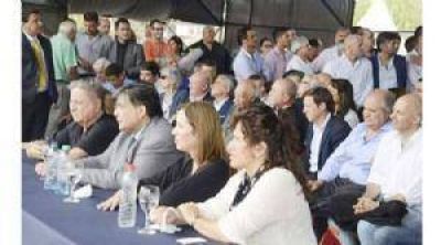 Ducot� niega acuerdo pol�tico con Z�ccaro y Molina