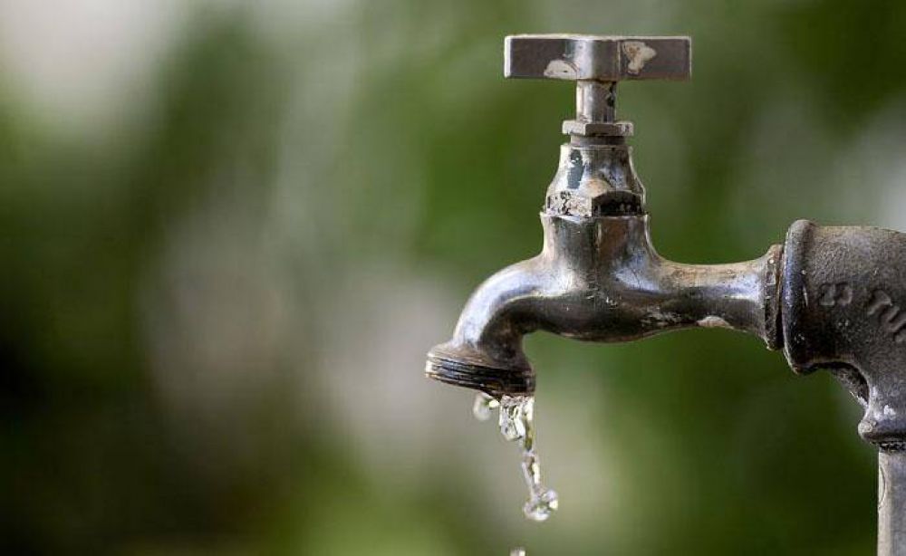 Quejas por la falta de agua en el Santa Marta