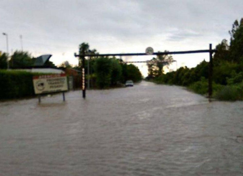Inundaci�n, rutas cortadas y evacuados