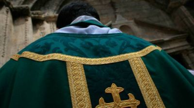Sacerdote acusado de abusos expulsado del estado clerical en Argentina
