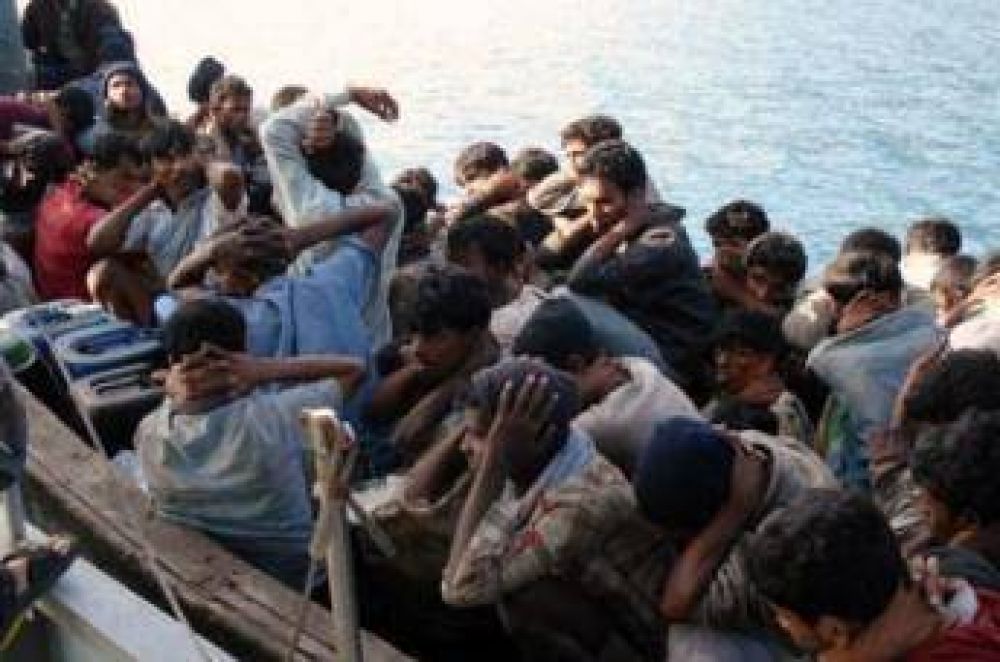 Malasia fleta una flotilla con ayuda para los rohinys en Birmania