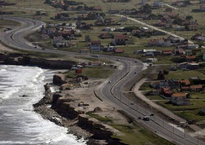 Comenz� el verano y las luminarias a�n no llegaron a la ruta 11