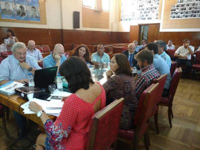 Con el silencio c�mplice de algunos ediles, Dell Olio prometi� dar explicaciones de manera �privada�