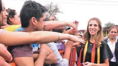 La gobernadora asisti� a la emotiva fiesta de San Esteban, en Sumamao