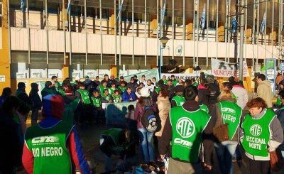 Roca: para ATE intentan �imponer una baja salarial con gremios afines� 