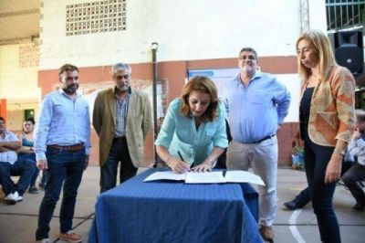 Fein firm� contrato de obras en Fisherton Norte