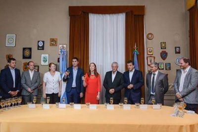 Bucca acompa�� a Mosca en el reconocimiento a Jorge Sarghini, presidente saliente de la C�mara de Diputados